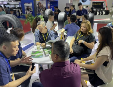 �ڶ�ʮ�˽��й����ʼҾ�չ������Ħ���Ϻ�ʱ�мҾ�չ