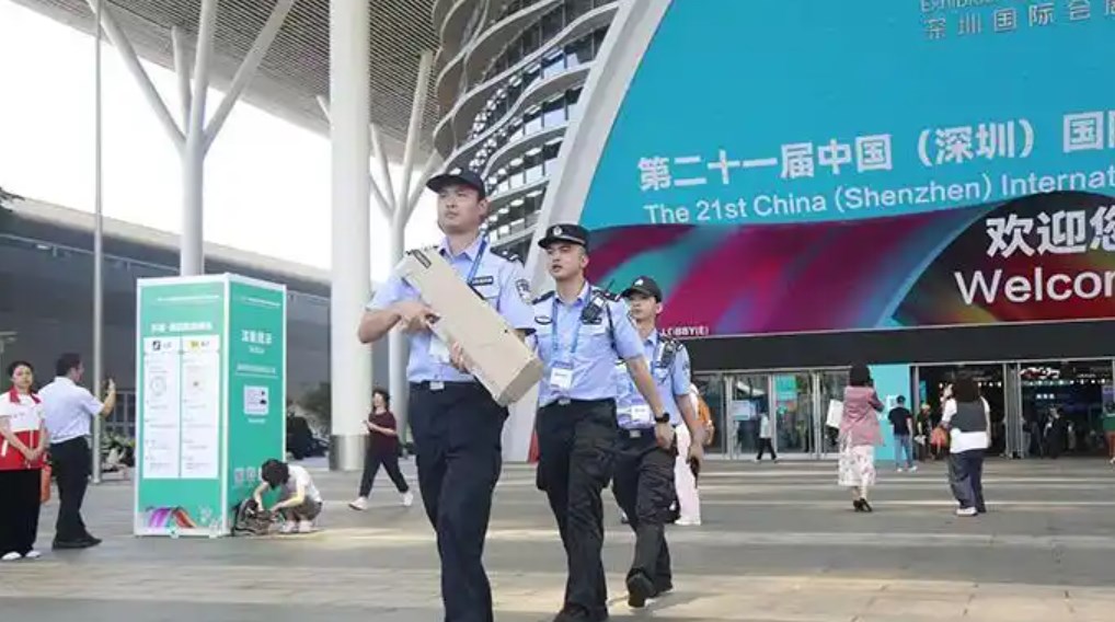 ���ھ�������չ�ᰲȫ