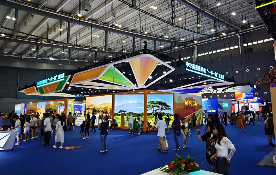 ���Ľ��зǾ�ó������չ�������10��ƽ����